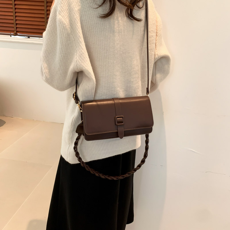 Women's Pu Leather Solid Color Streetwear Square Flip Cover Shoulder Bag Crossbody Bag display picture 3
