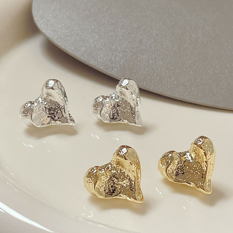 1 Pair Vintage Style Heart Shape Plating Alloy Gold Plated Ear Studs display picture 1