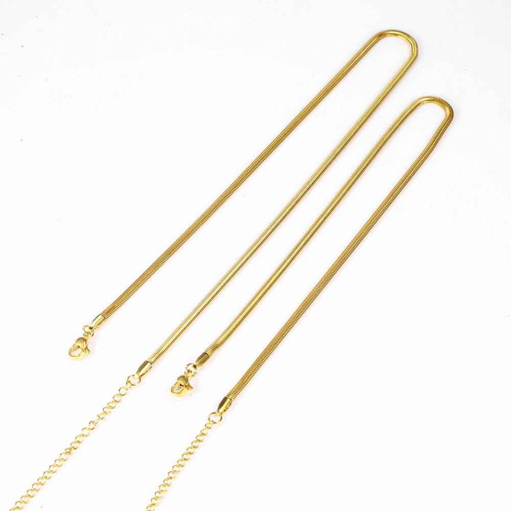 Großhandel Einfacher Stil Klassischer Stil Einfarbig Titan Stahl Überzug Kette Vergoldet Halskette display picture 3
