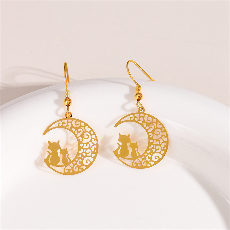 1 Pair Retro Simple Style Round Peacock Leaves Plating 201 Stainless Steel 18K Gold Plated Drop Earrings display picture 3