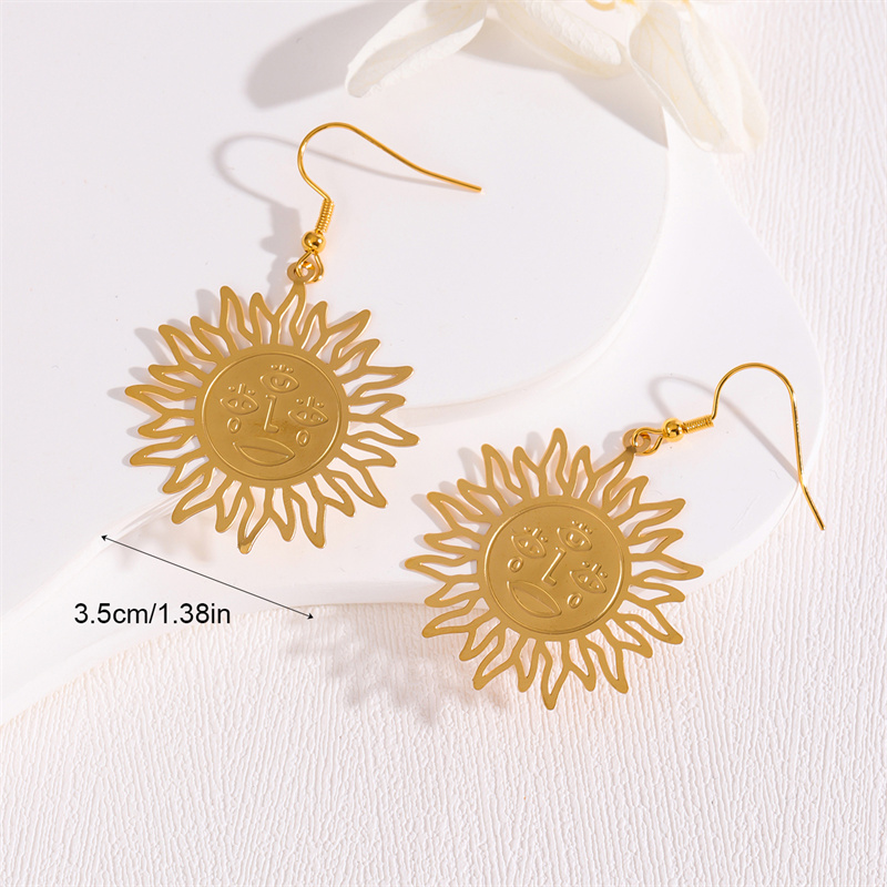 1 Pair Retro Simple Style Round Peacock Leaves Plating 201 Stainless Steel 18K Gold Plated Drop Earrings display picture 13