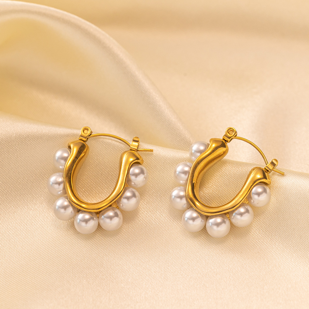 1 Paar Retro Barocker Stil Geometrisch Einfarbig Epoxid Überzug Inlay Titan Stahl Künstliche Perlen 18 Karat Vergoldet Reif Ohrringe display picture 2