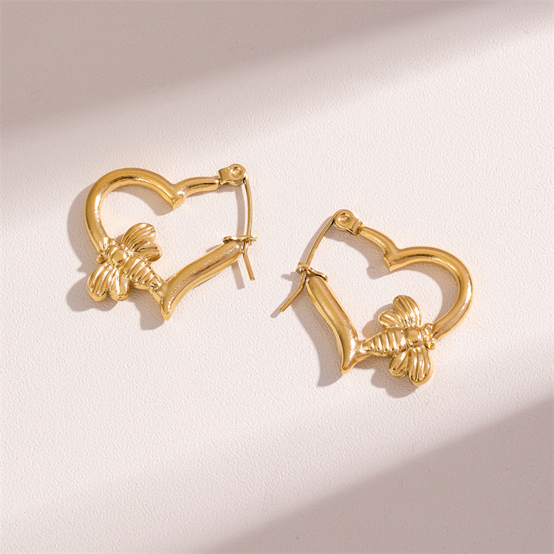 1 Pair Simple Style Irregular Heart Shape Bee Plating 201 Stainless Steel 18K Gold Plated Ear Studs display picture 3