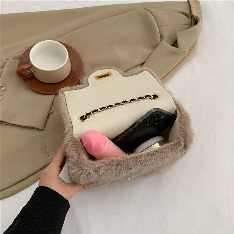 Women's Fur Solid Color Classic Style Square Lock Clasp Square Bag display picture 3