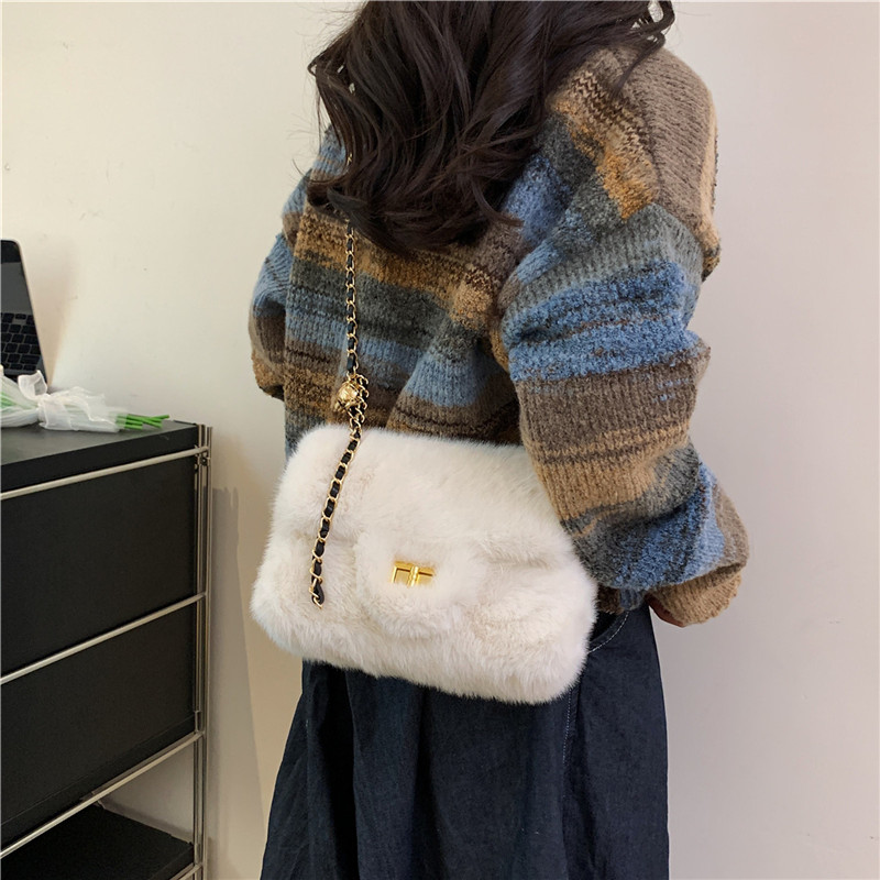 Women's Fur Solid Color Classic Style Square Lock Clasp Square Bag display picture 15