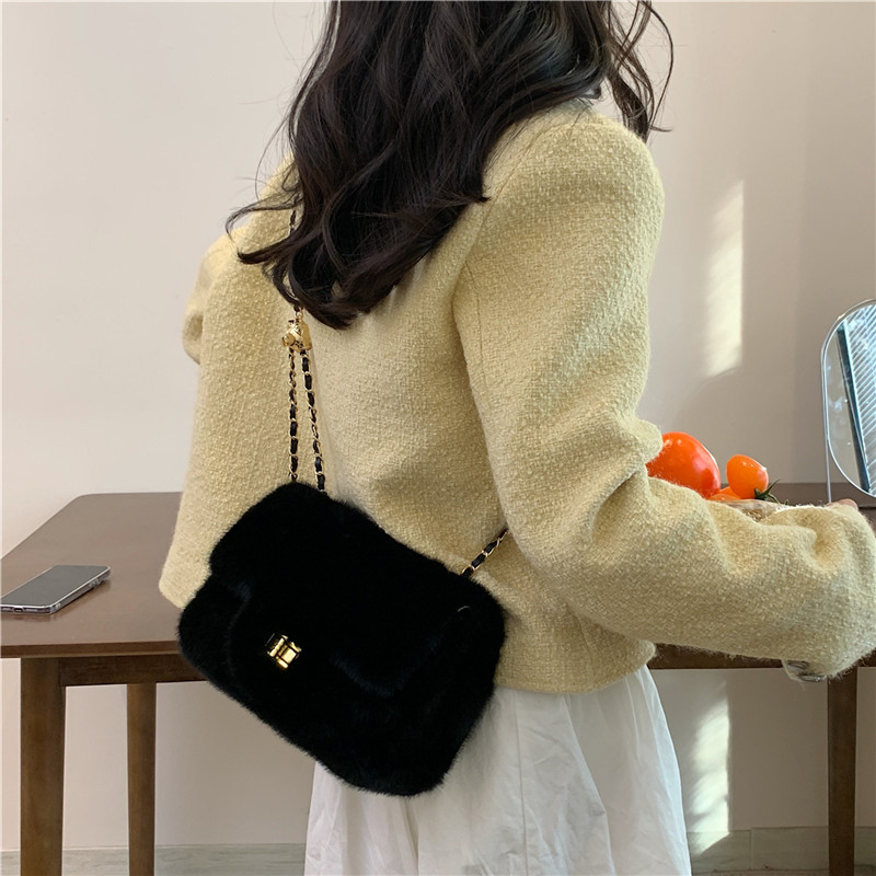 Women's Fur Solid Color Classic Style Square Lock Clasp Square Bag display picture 2