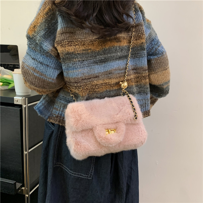 Women's Fur Solid Color Classic Style Square Lock Clasp Square Bag display picture 1