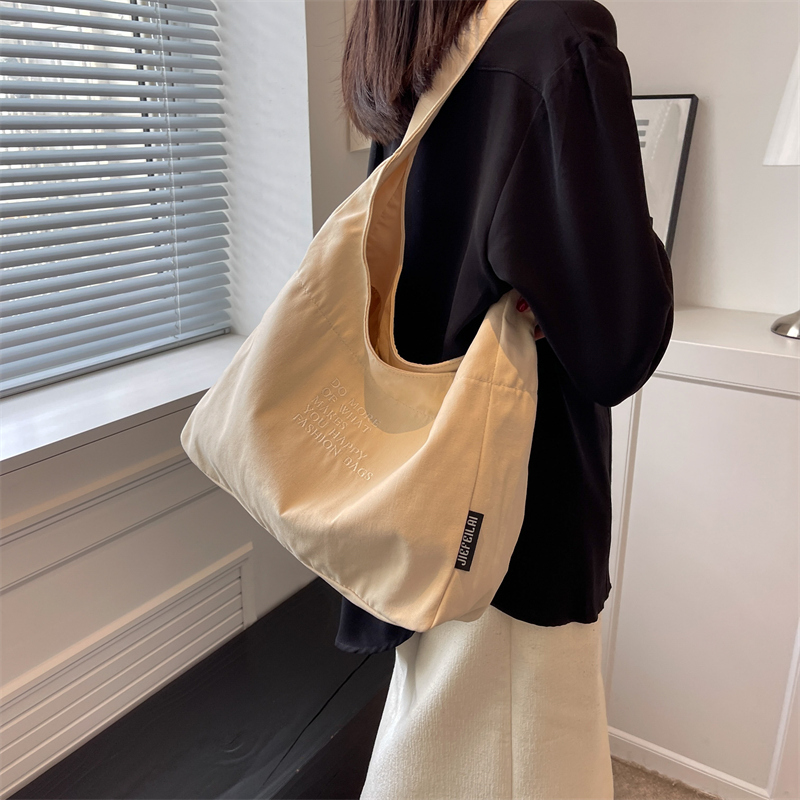 Women's Canvas Letter Solid Color Classic Style Sewing Thread Square Zipper Shoulder Bag display picture 13