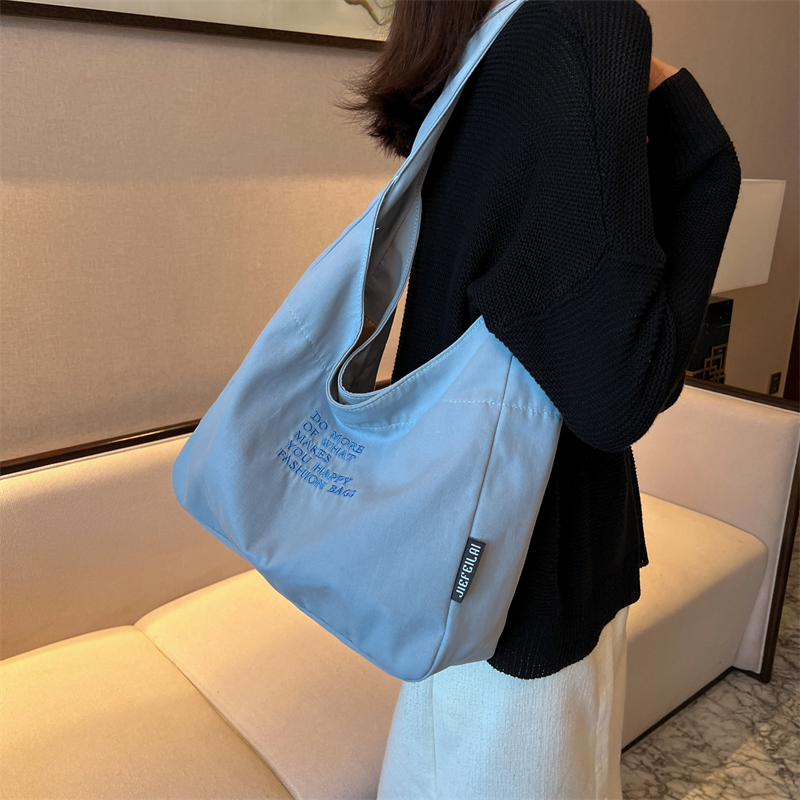 Women's Canvas Letter Solid Color Classic Style Sewing Thread Square Zipper Shoulder Bag display picture 11