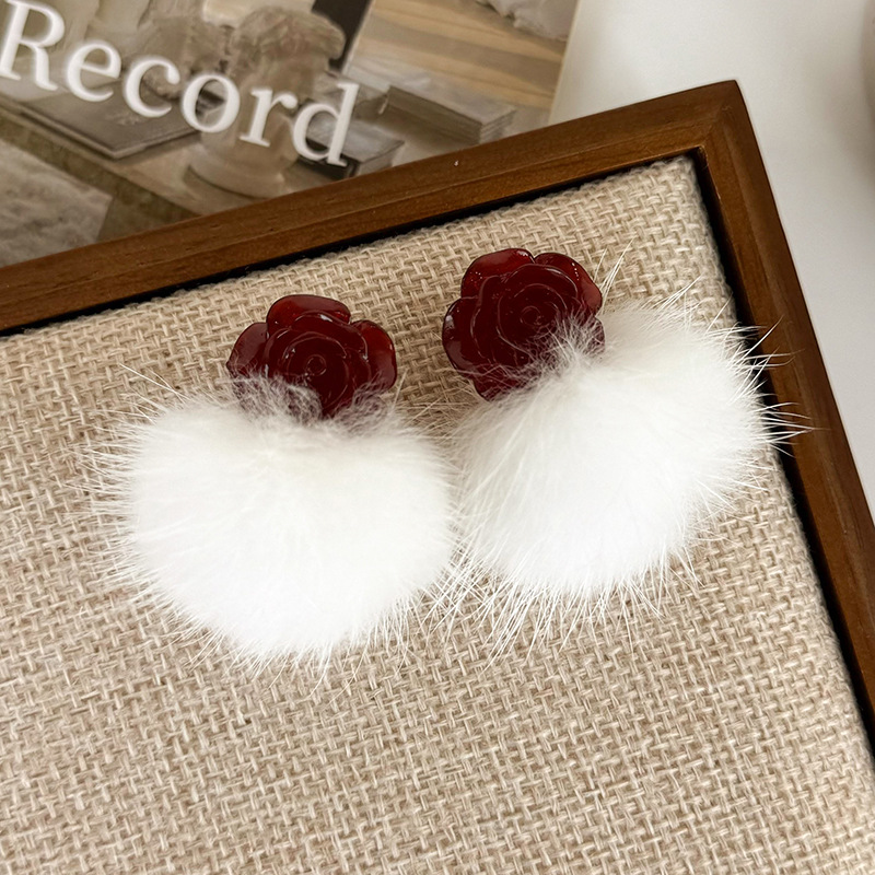1 Pair Simple Style Classic Style Commute Flower Patchwork Resin Hairball Drop Earrings display picture 4
