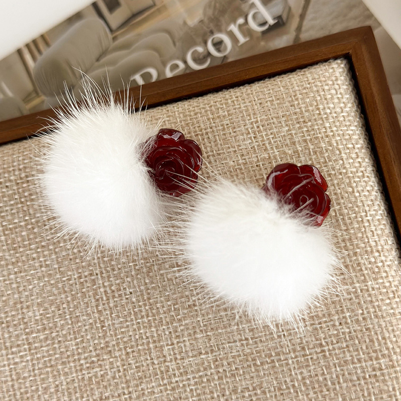 1 Pair Simple Style Classic Style Commute Flower Patchwork Resin Hairball Drop Earrings display picture 6