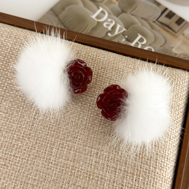 1 Pair Simple Style Classic Style Commute Flower Patchwork Resin Hairball Drop Earrings display picture 2