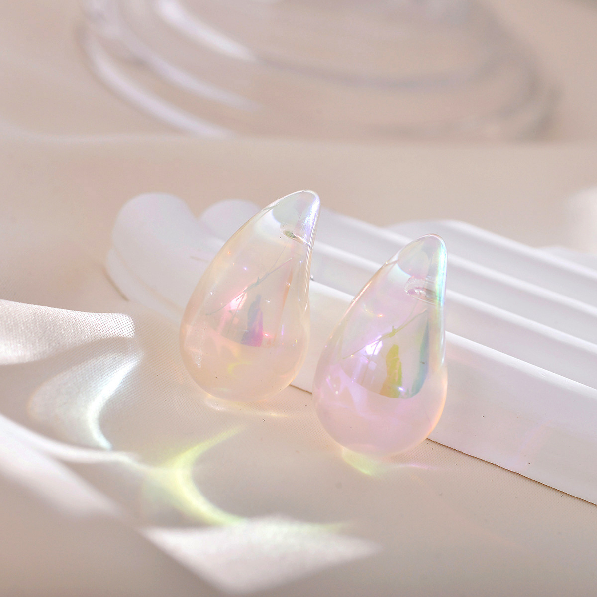 1 Pair Chinoiserie Water Droplets Gradient Color Plating Arylic Ear Studs display picture 2