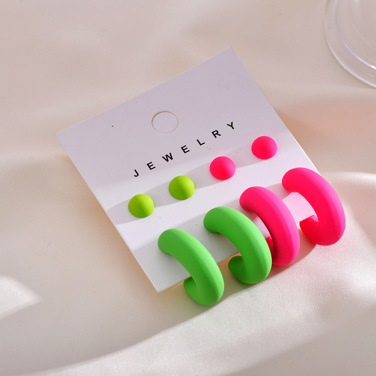 1 Set Simple Style Geometric Arylic Ear Studs display picture 5