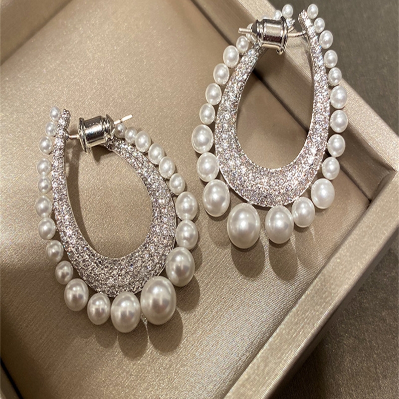 Wholesale Jewelry Vintage Style Luxurious French Style Geometric Imitation Pearl Alloy Acrylic Rhinestones Silver Plated Plating Inlay Earrings display picture 3