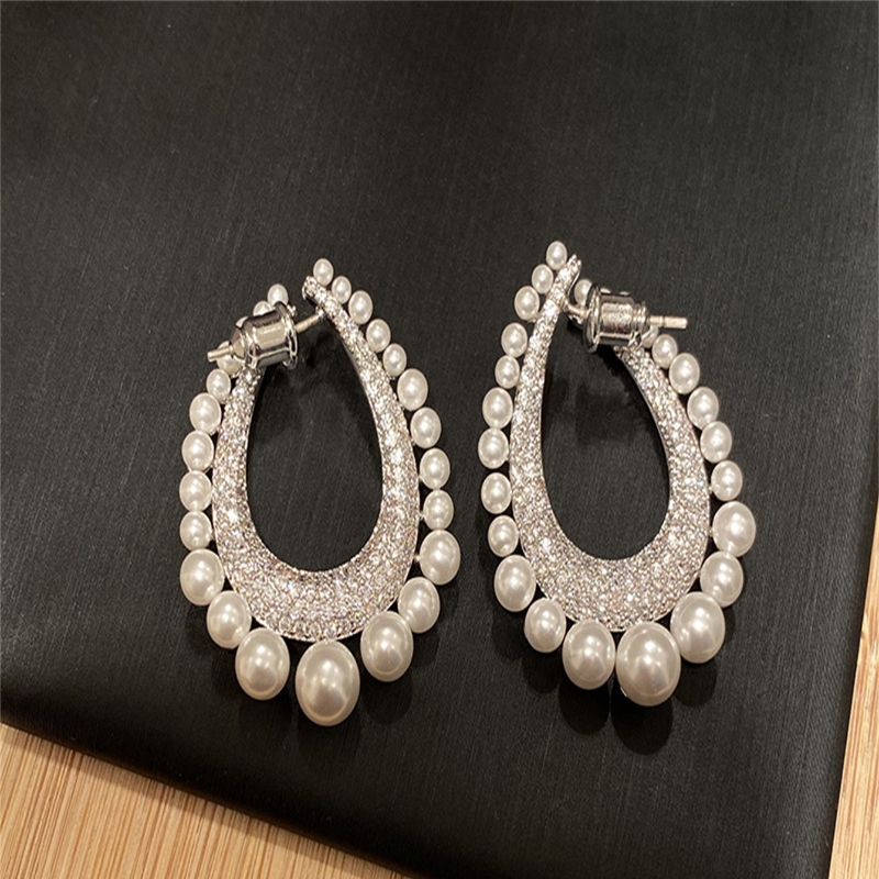 Wholesale Jewelry Vintage Style Luxurious French Style Geometric Imitation Pearl Alloy Acrylic Rhinestones Silver Plated Plating Inlay Earrings display picture 6