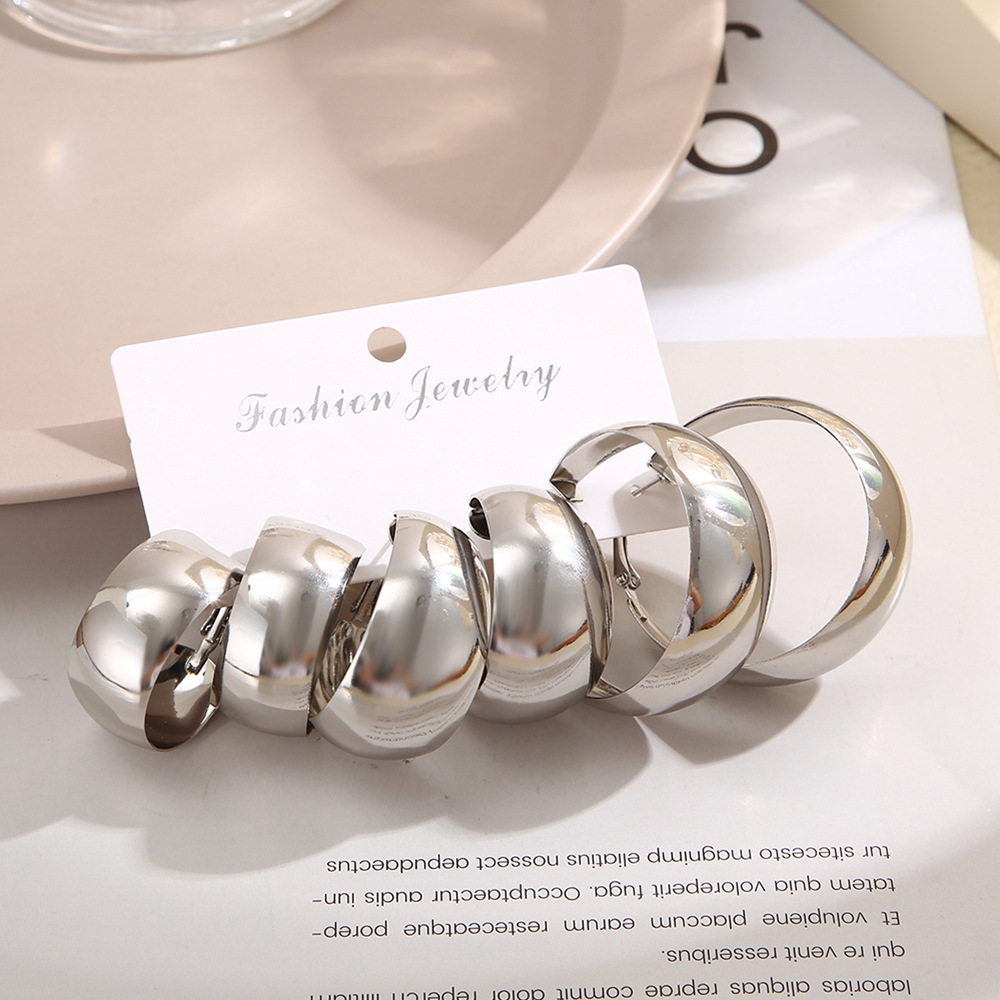1 Set Modern Style C Shape Plating Alloy Earrings display picture 7