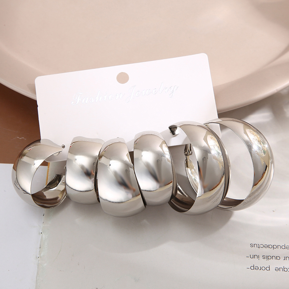 1 Set Modern Style C Shape Plating Alloy Earrings display picture 8