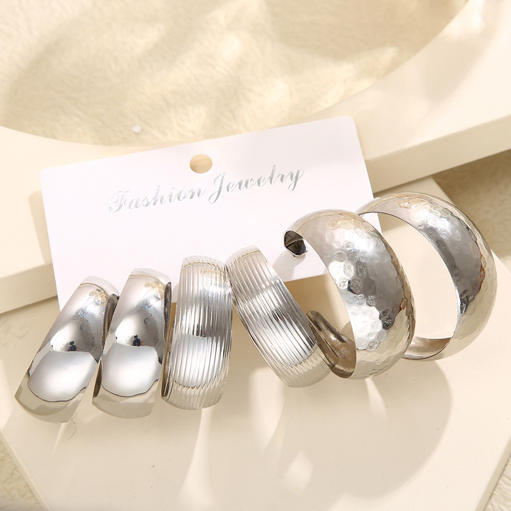 1 Set Modern Style C Shape Plating Alloy Earrings display picture 14