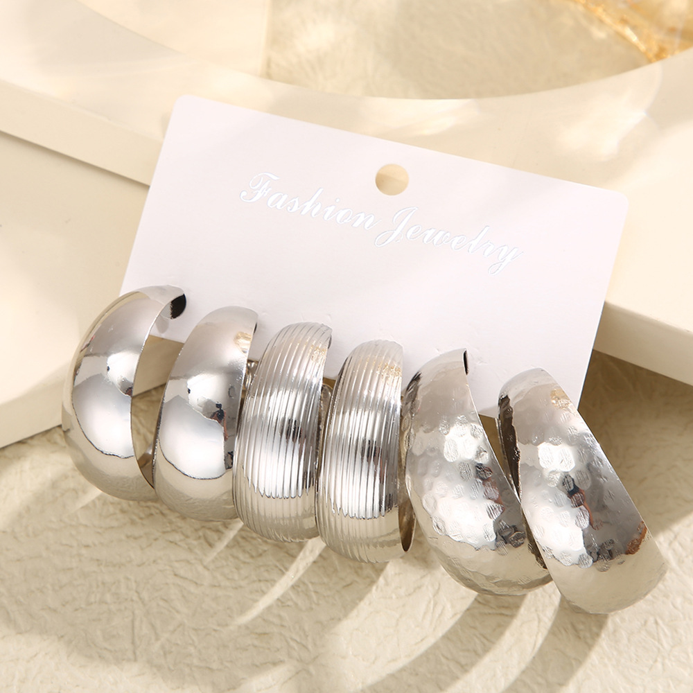 1 Set Modern Style C Shape Plating Alloy Earrings display picture 15