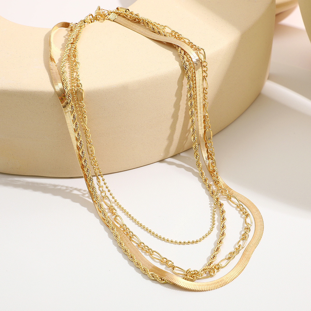 Classic Style Solid Color Alloy Plating Women's Necklace display picture 7