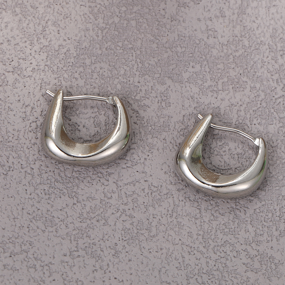 1 Paire Style Simple Forme En U Irrégulière Placage Alliage Des Boucles D'oreilles display picture 8