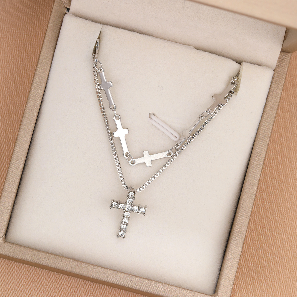 Modern Style Cross Alloy Women's Pendant Necklace display picture 3