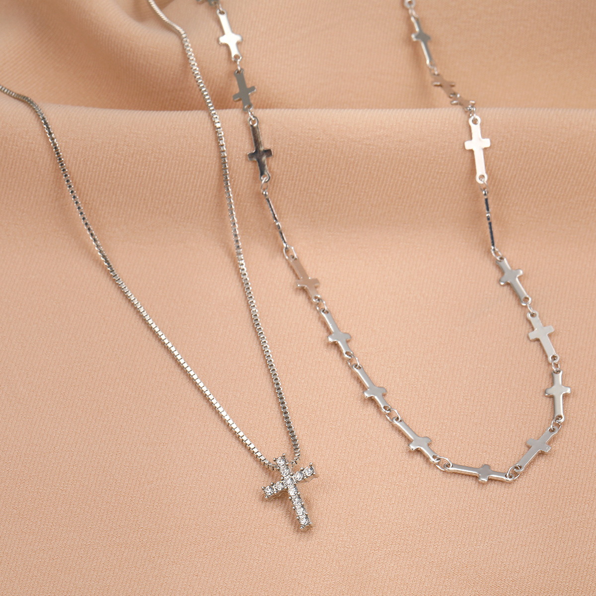 Modern Style Cross Alloy Women's Pendant Necklace display picture 4