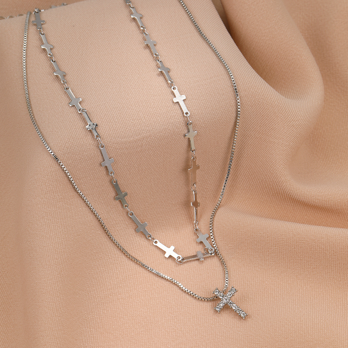 Modern Style Cross Alloy Women's Pendant Necklace display picture 5