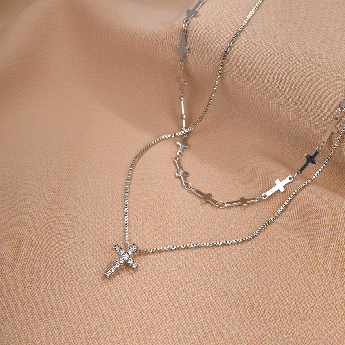 Modern Style Cross Alloy Women's Pendant Necklace display picture 6