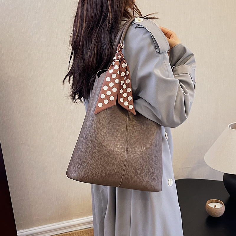 Women's All Seasons Pu Leather Round Dots Solid Color Elegant Vintage Style Classic Style Ribbon Sewing Thread Square Zipper Hidden Buckle Shoulder Bag Tote Bag display picture 10