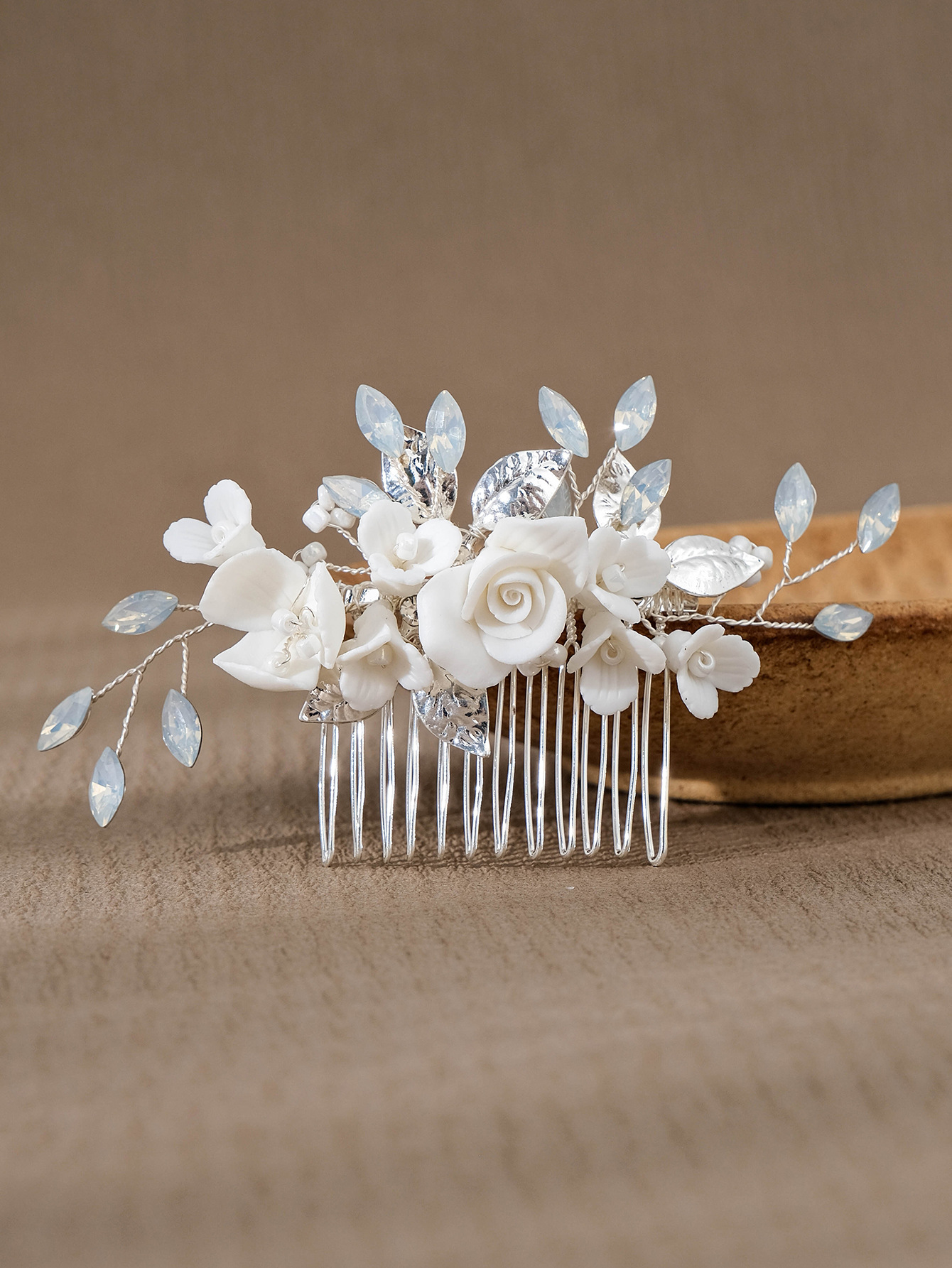 Elegant Retro Lady Flower Rhinestone Insert Comb display picture 1