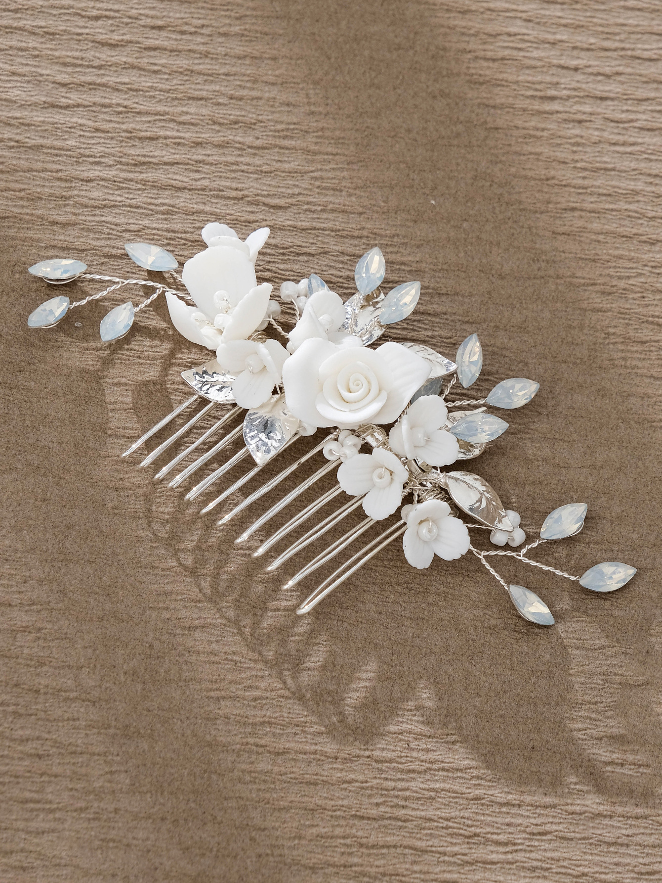 Elegant Retro Lady Flower Rhinestone Insert Comb display picture 4