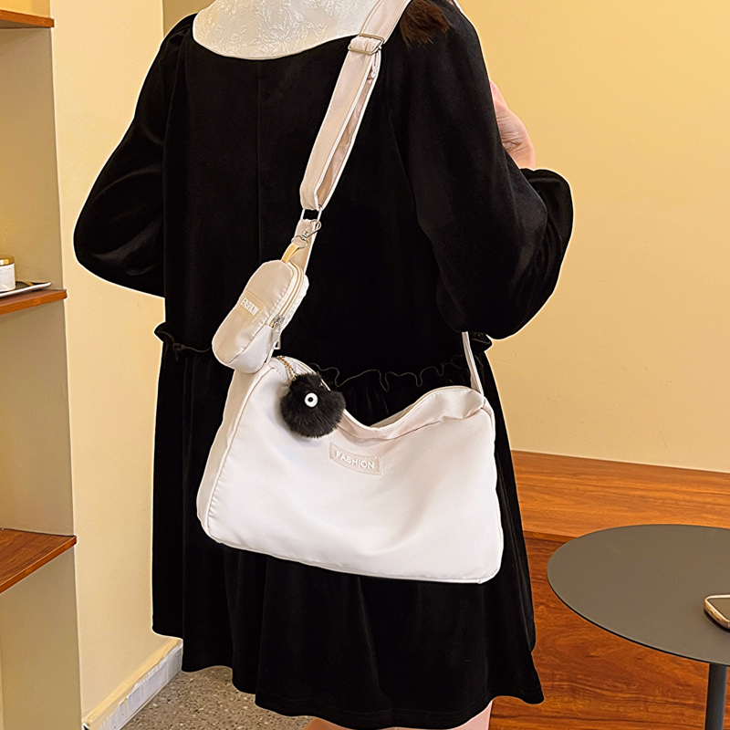 Women's Canvas Letter Sports Square Zipper Shoulder Bag Crossbody Bag display picture 2