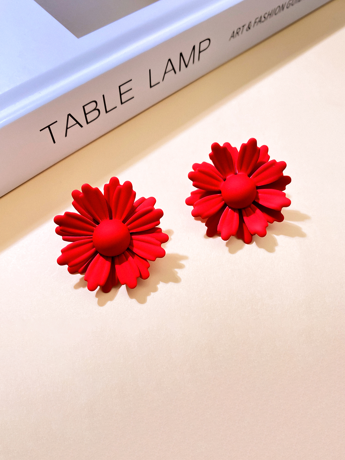 1 Pair Elegant Lady Daisy Alloy Ear Studs display picture 6