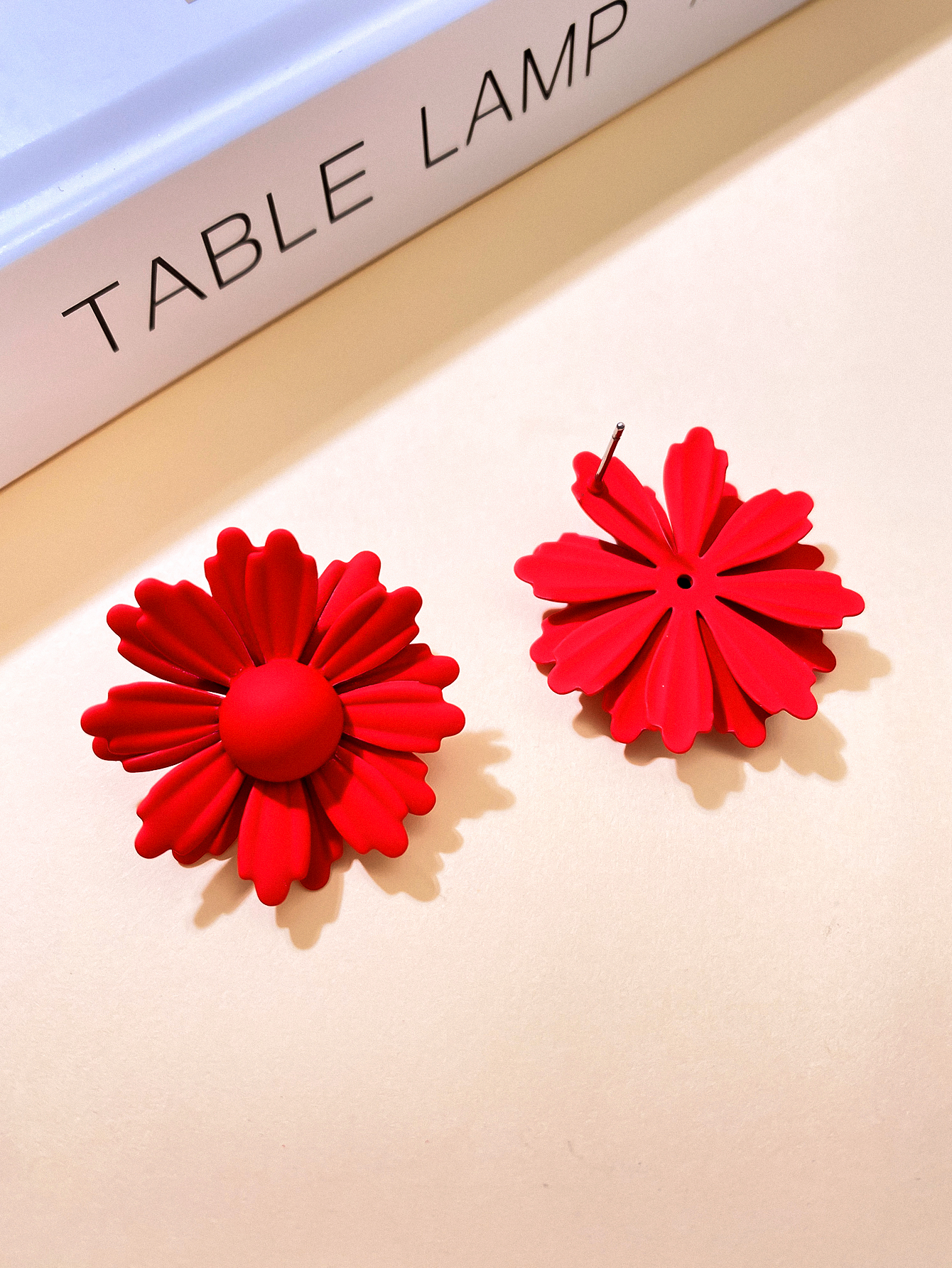 1 Pair Elegant Lady Daisy Alloy Ear Studs display picture 8