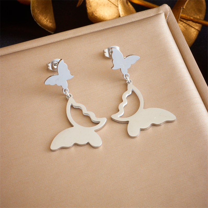 1 Pair Elegant Streetwear Butterfly Plating 304 Stainless Steel No Inlaid 18K Gold Plated Earrings display picture 5