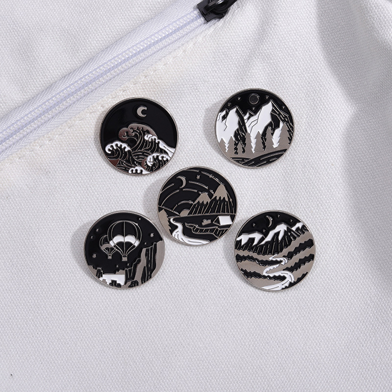 Casual Cartoon Style Starry Sky Ink Painting Ocean Alloy Stamping Stoving Varnish Unisex Brooches display picture 6