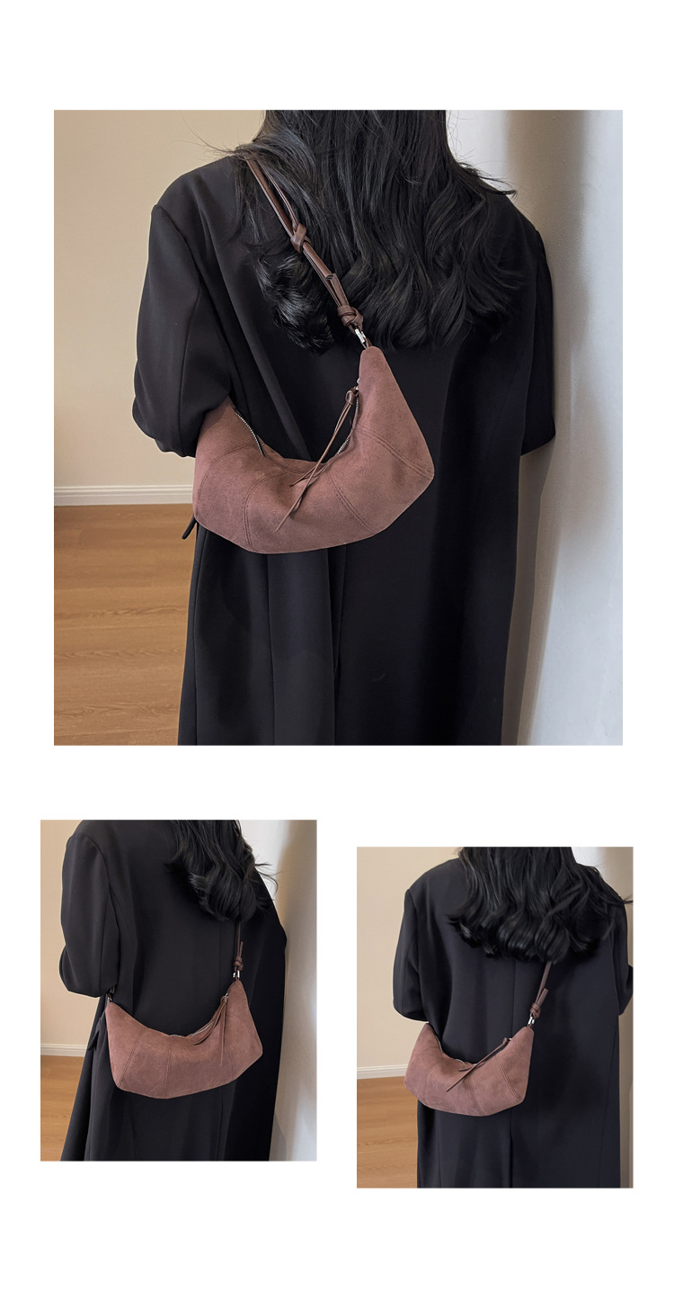 Women's Flannel Solid Color Business Dumpling Shape Zipper Shoulder Bag display picture 4