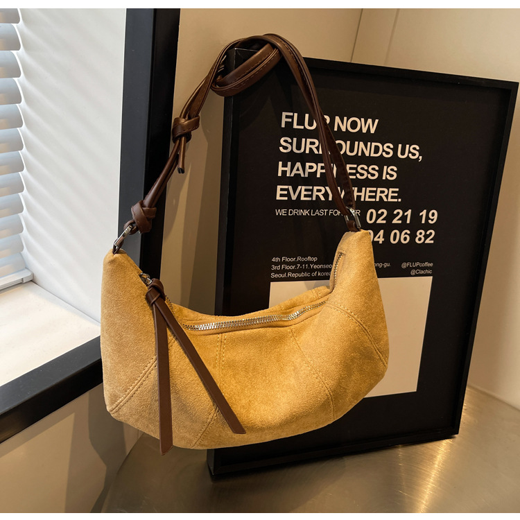 Women's Flannel Solid Color Business Dumpling Shape Zipper Shoulder Bag display picture 8