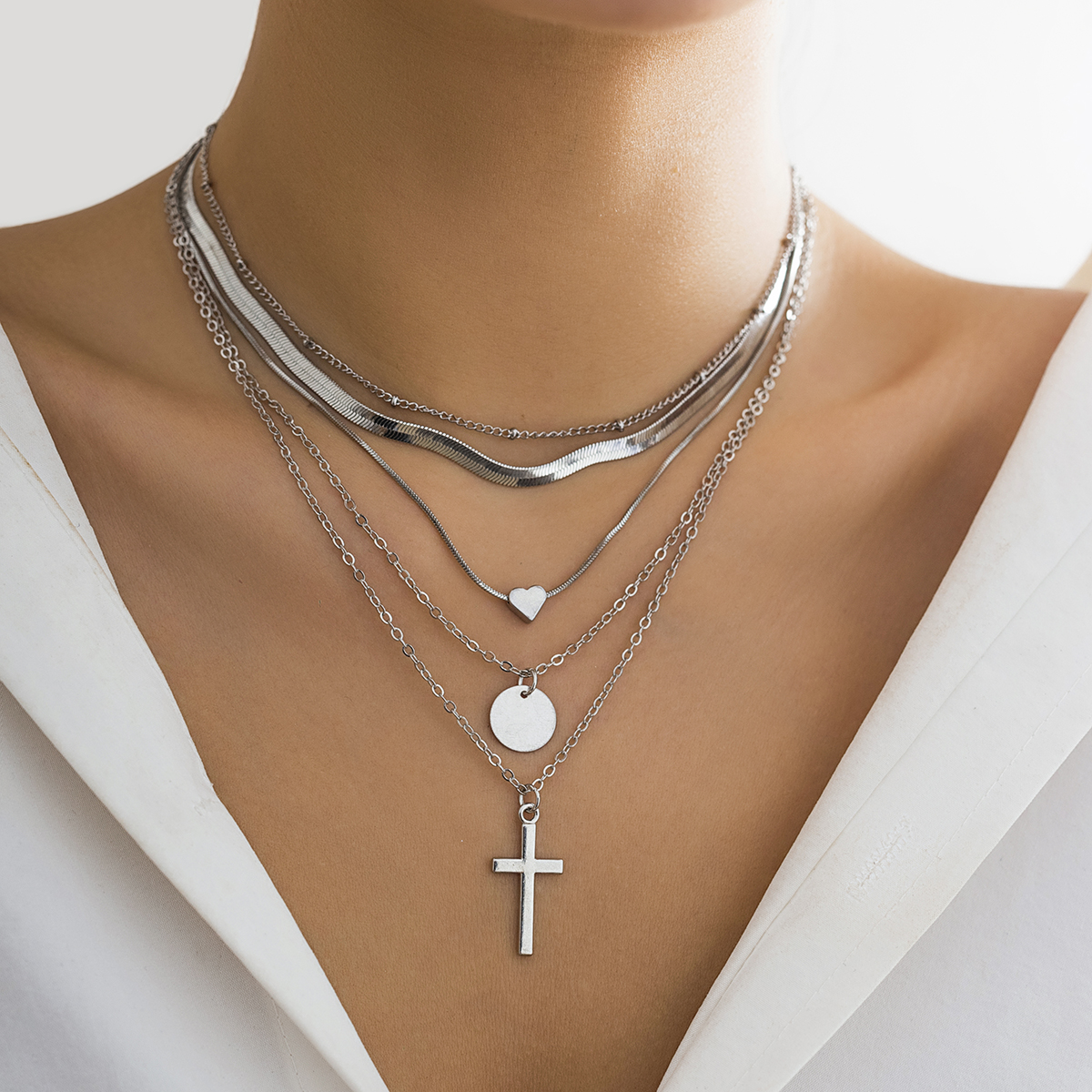 Casual Simple Style Commute Irregular Cross Round Alloy Copper Pendant Necklace display picture 2