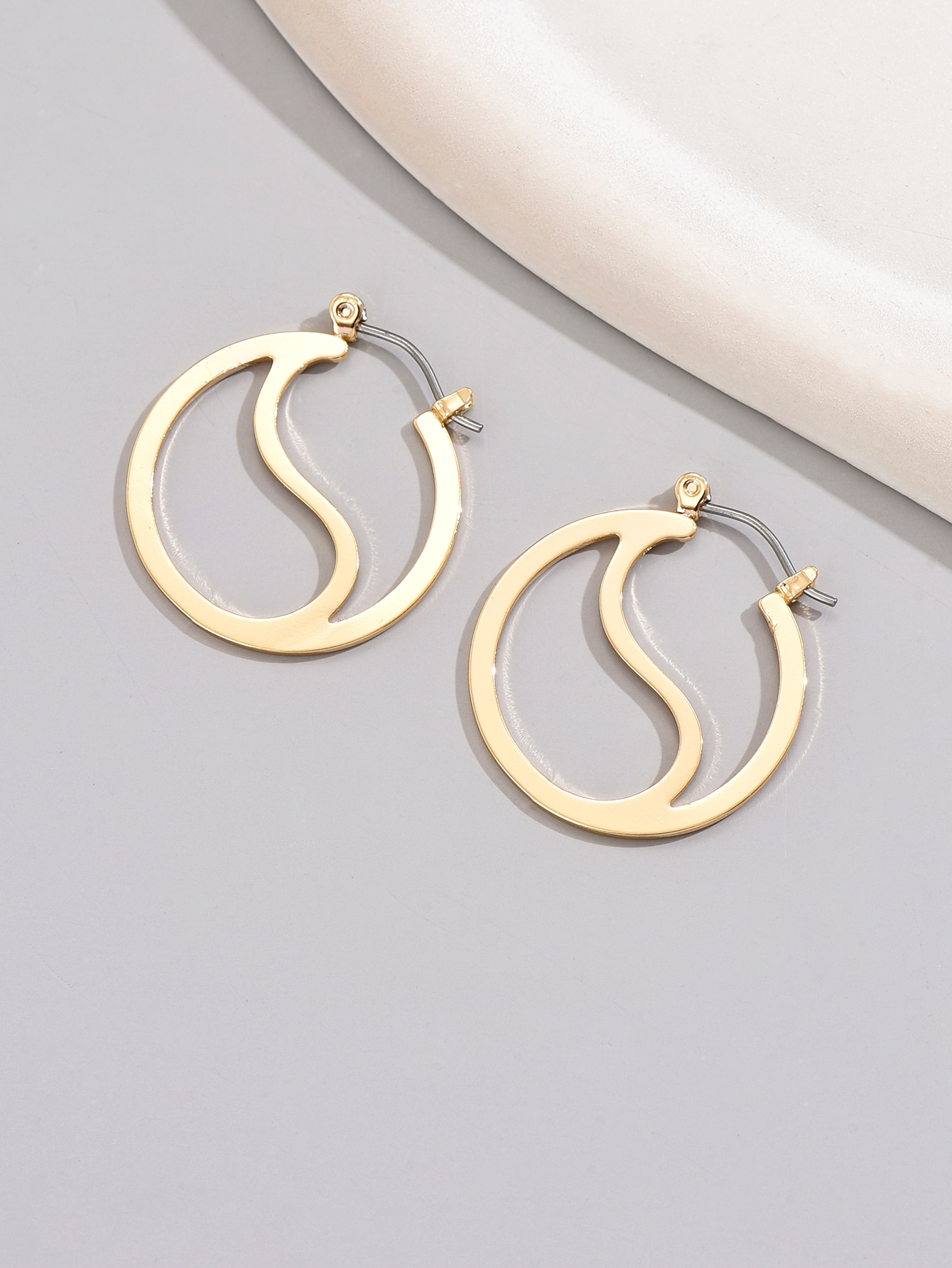 1 Pair Basic Round Moon Iron Ear Studs display picture 4