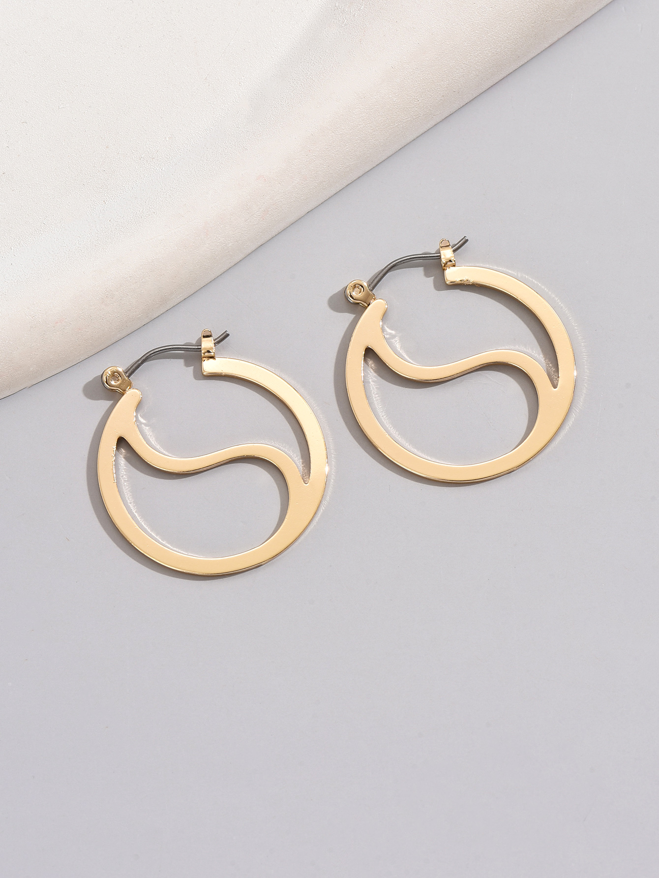 1 Pair Basic Round Moon Iron Ear Studs display picture 5