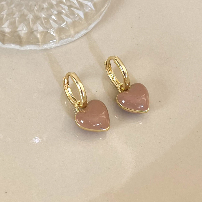1 Pair Retro Sweet Heart Shape Alloy Gold Plated Drop Earrings display picture 3