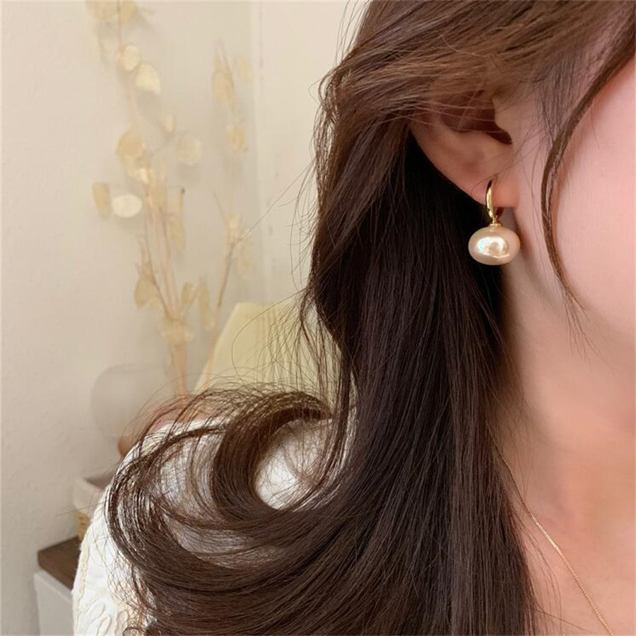 1 Pair Elegant Streetwear Solid Color Imitation Pearl Copper Drop Earrings display picture 8