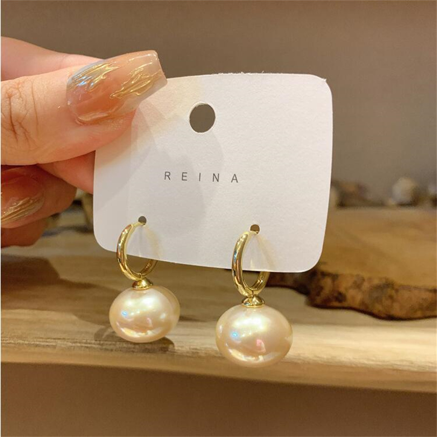 1 Pair Elegant Streetwear Solid Color Imitation Pearl Copper Drop Earrings display picture 6