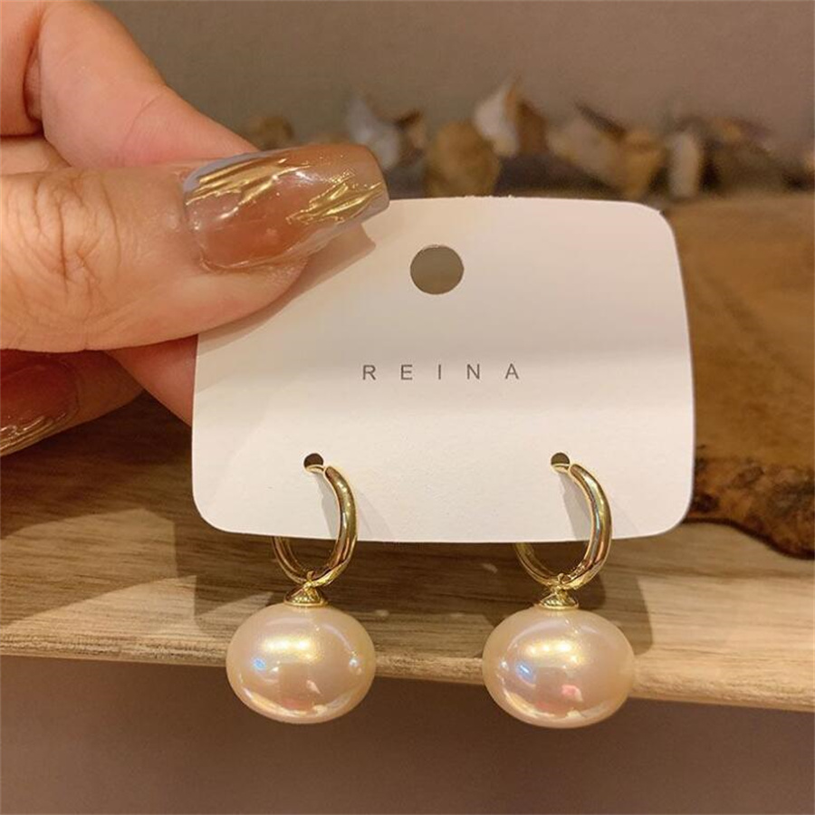 1 Pair Elegant Streetwear Solid Color Imitation Pearl Copper Drop Earrings display picture 9
