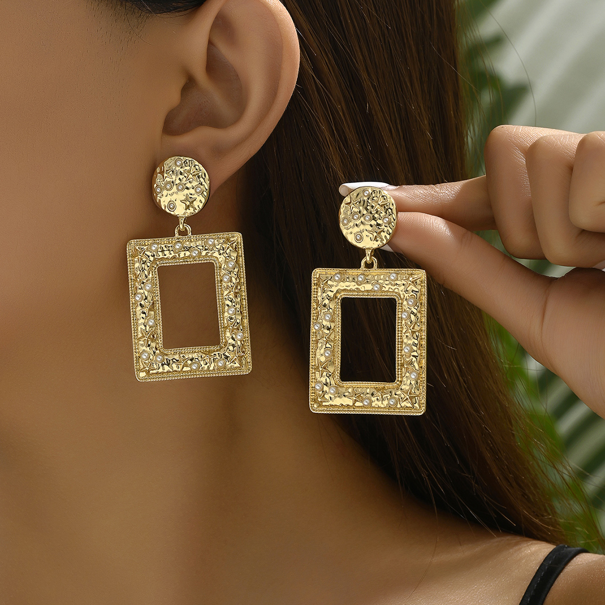 1 Pair Vintage Style Exaggerated Triangle Golden Toad Rectangle Plating Alloy Drop Earrings display picture 8