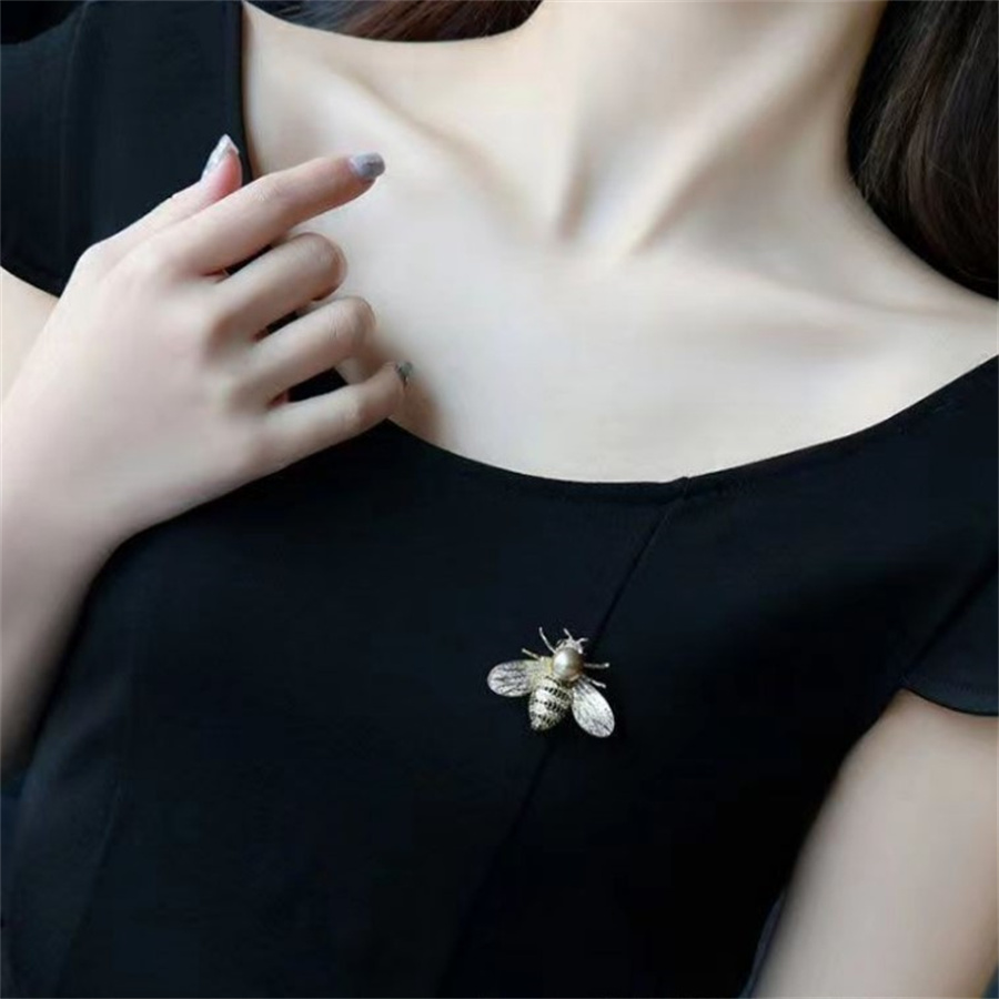 Lady Streetwear Bee Alloy Inlay Rhinestones Women's Brooches display picture 6