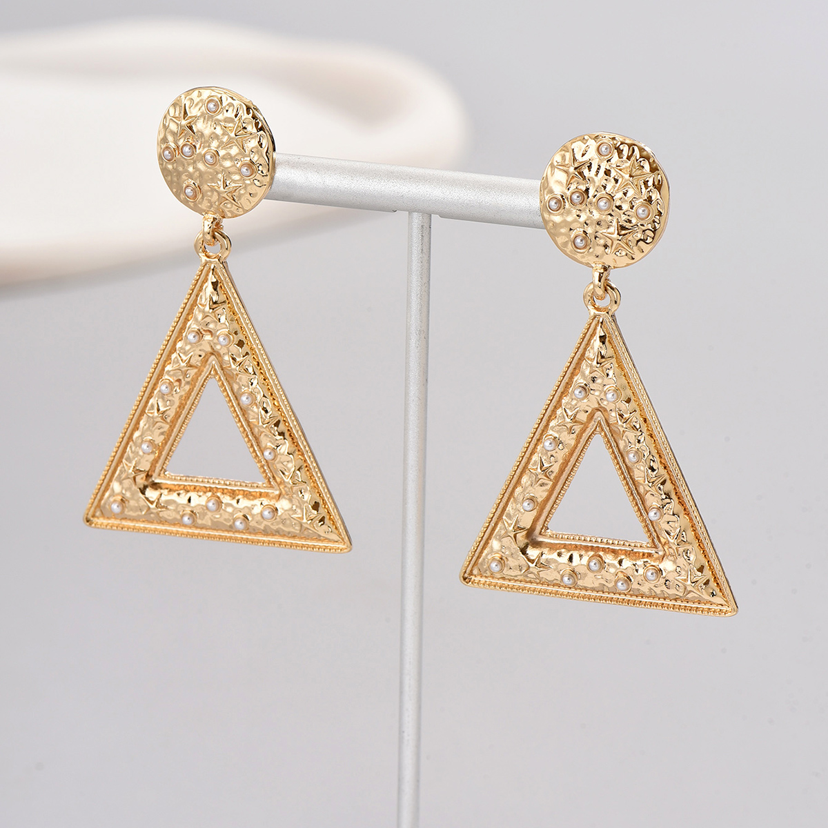 1 Pair Vintage Style Exaggerated Triangle Golden Toad Rectangle Plating Alloy Drop Earrings display picture 10